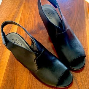 Life Stride black heels